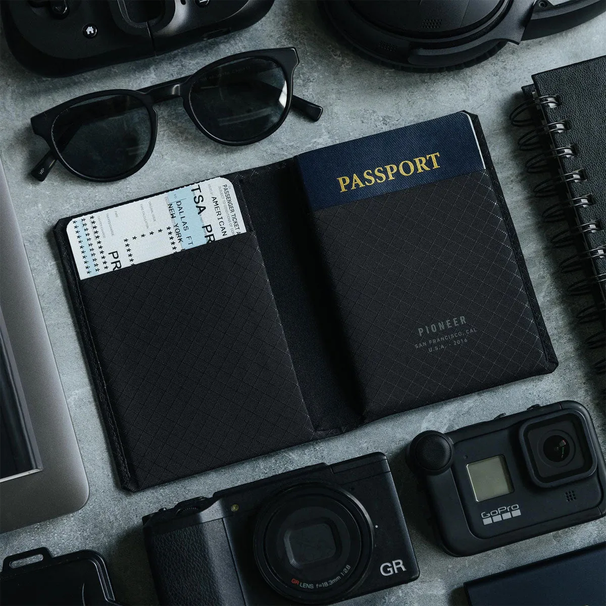 [PO] Pioneer Carry : Passport Wallet : Onyx 10XD™
