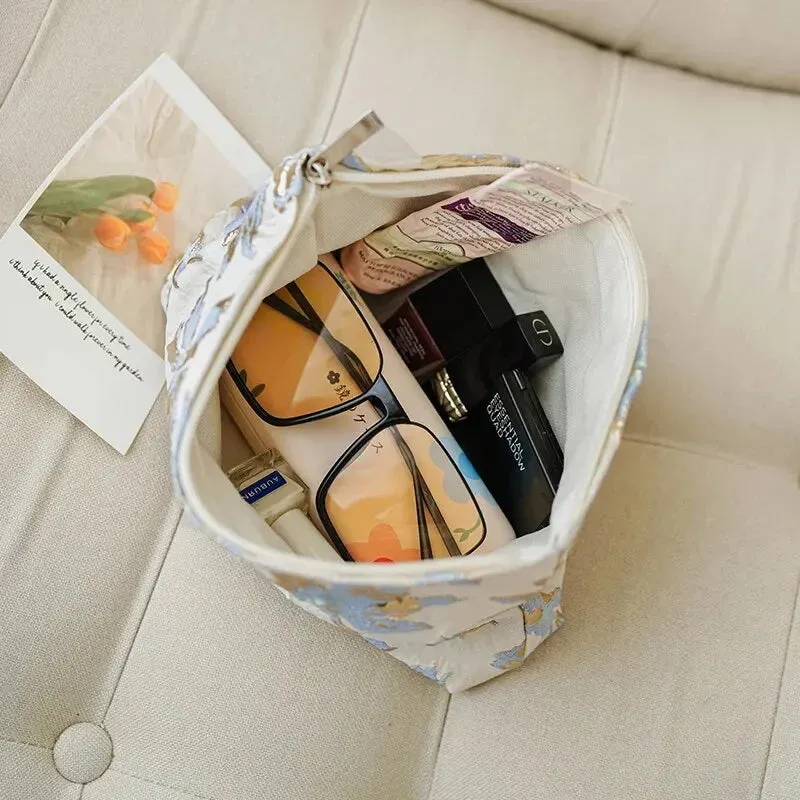 Women's Makeup Bag Blue Floral Large Capacity Makeup Bag Portable Canvas Clutch Bag